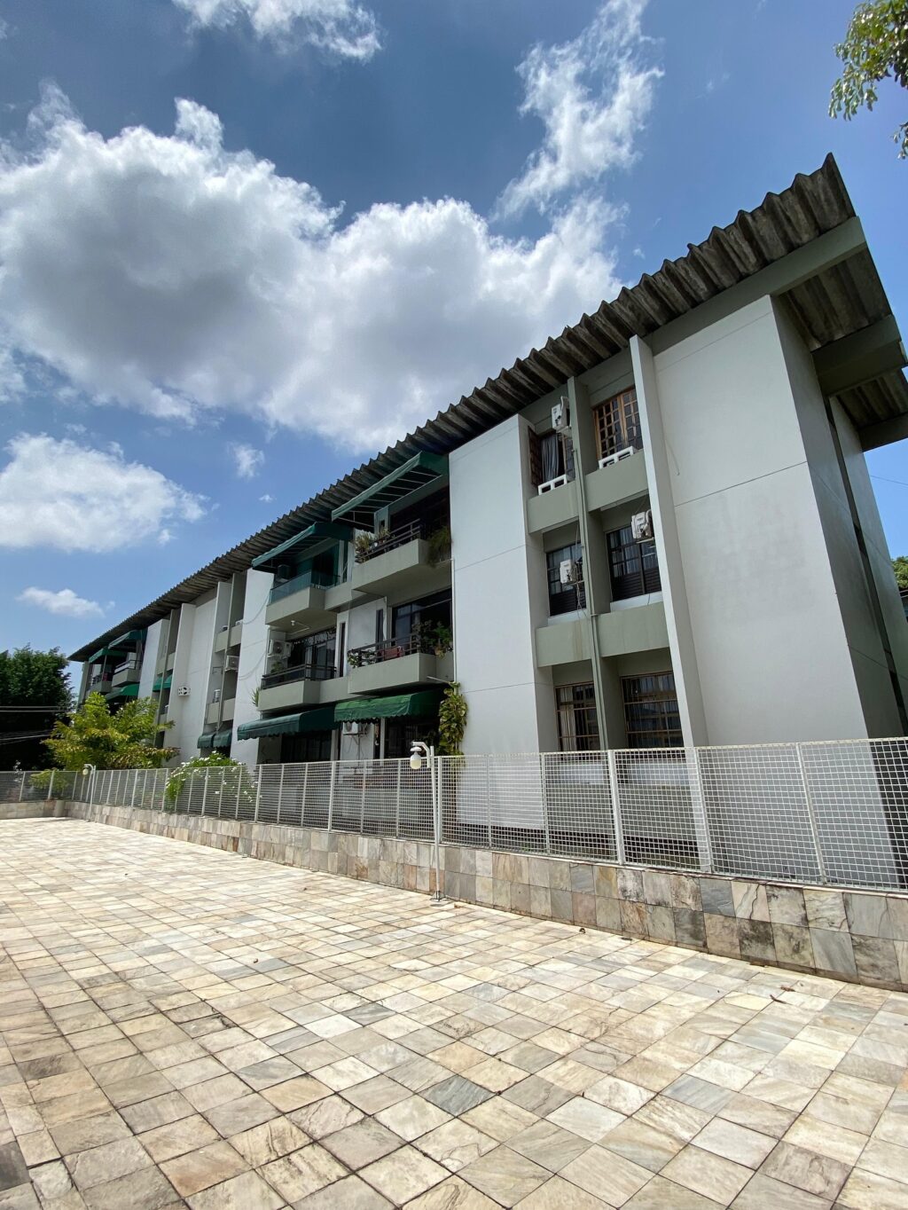 Instagram post from thiagoaraujo.imob. This post is in position 10.